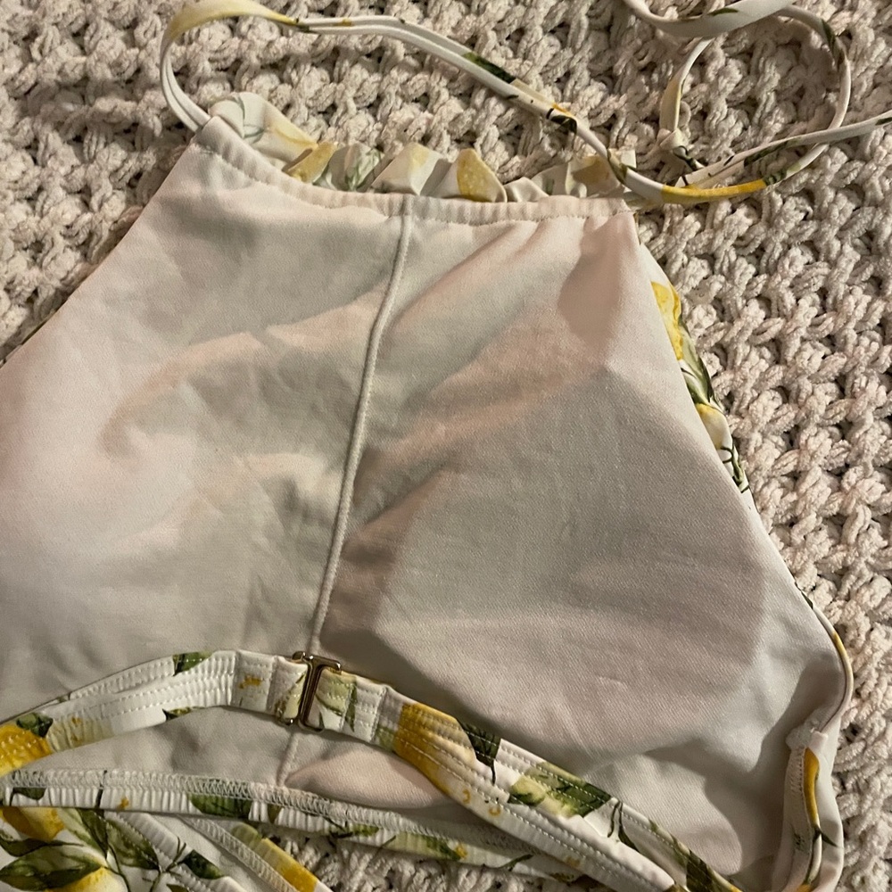 Lemon bikini - Picture 2 of 3